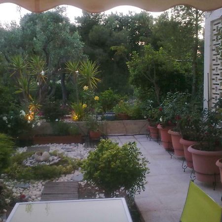 Comfortable Garden Apt Near Vouliagmeni Beach Atenas Exterior foto