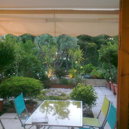 Comfortable Garden Apt Near Vouliagmeni Beach Atenas Exterior foto
