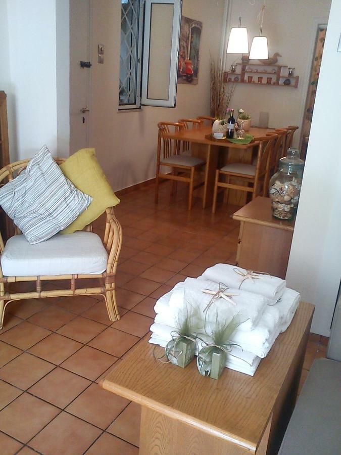 Comfortable Garden Apt Near Vouliagmeni Beach Atenas Exterior foto