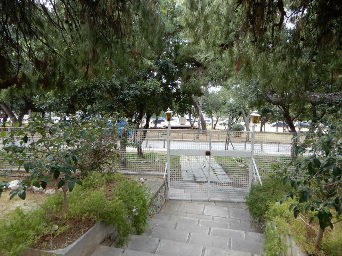 Comfortable Garden Apt Near Vouliagmeni Beach Atenas Exterior foto