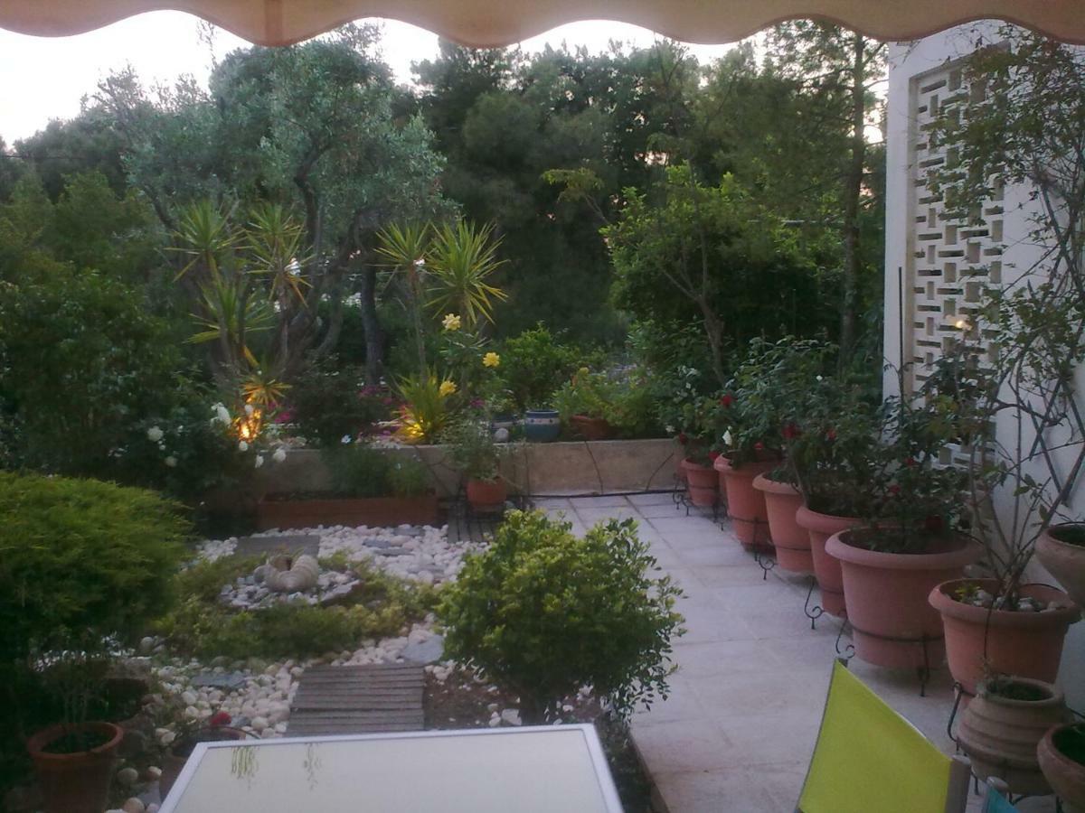 Comfortable Garden Apt Near Vouliagmeni Beach Atenas Exterior foto