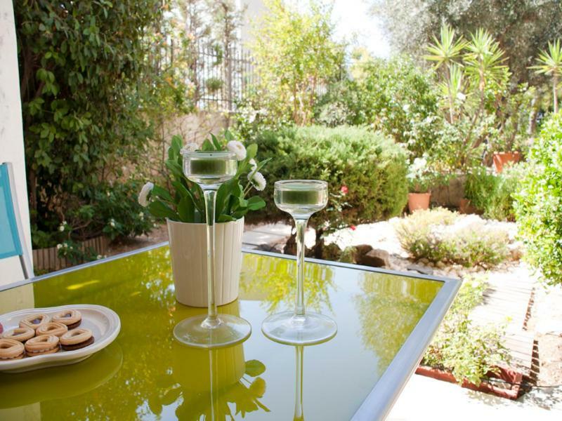 Comfortable Garden Apt Near Vouliagmeni Beach Atenas Exterior foto