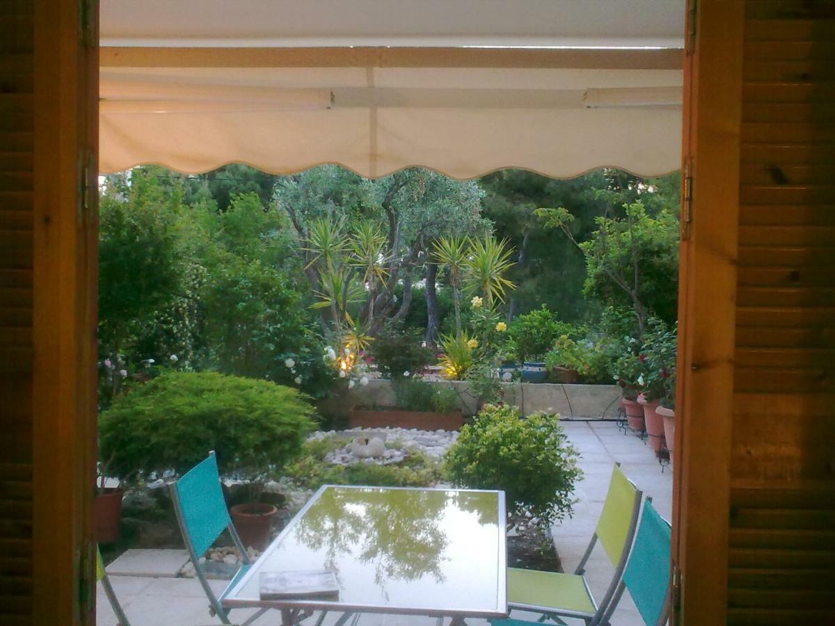 Comfortable Garden Apt Near Vouliagmeni Beach Atenas Exterior foto