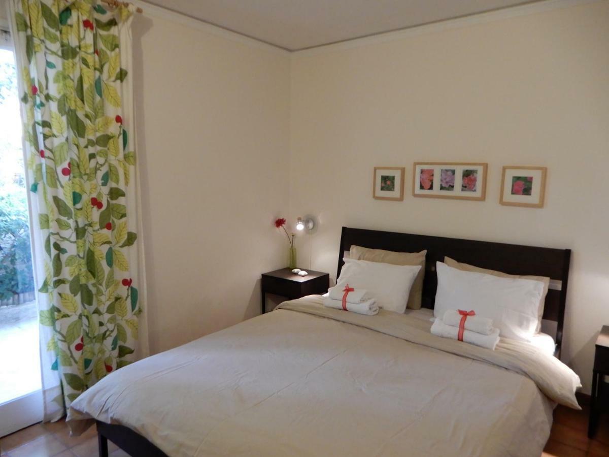 Comfortable Garden Apt Near Vouliagmeni Beach Atenas Exterior foto
